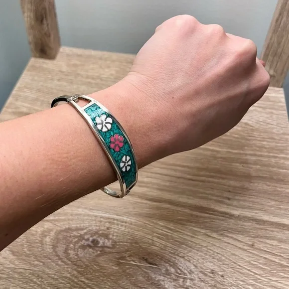 SALE Sterling silver alpaca clasp bracelet - Picture 5 of 10